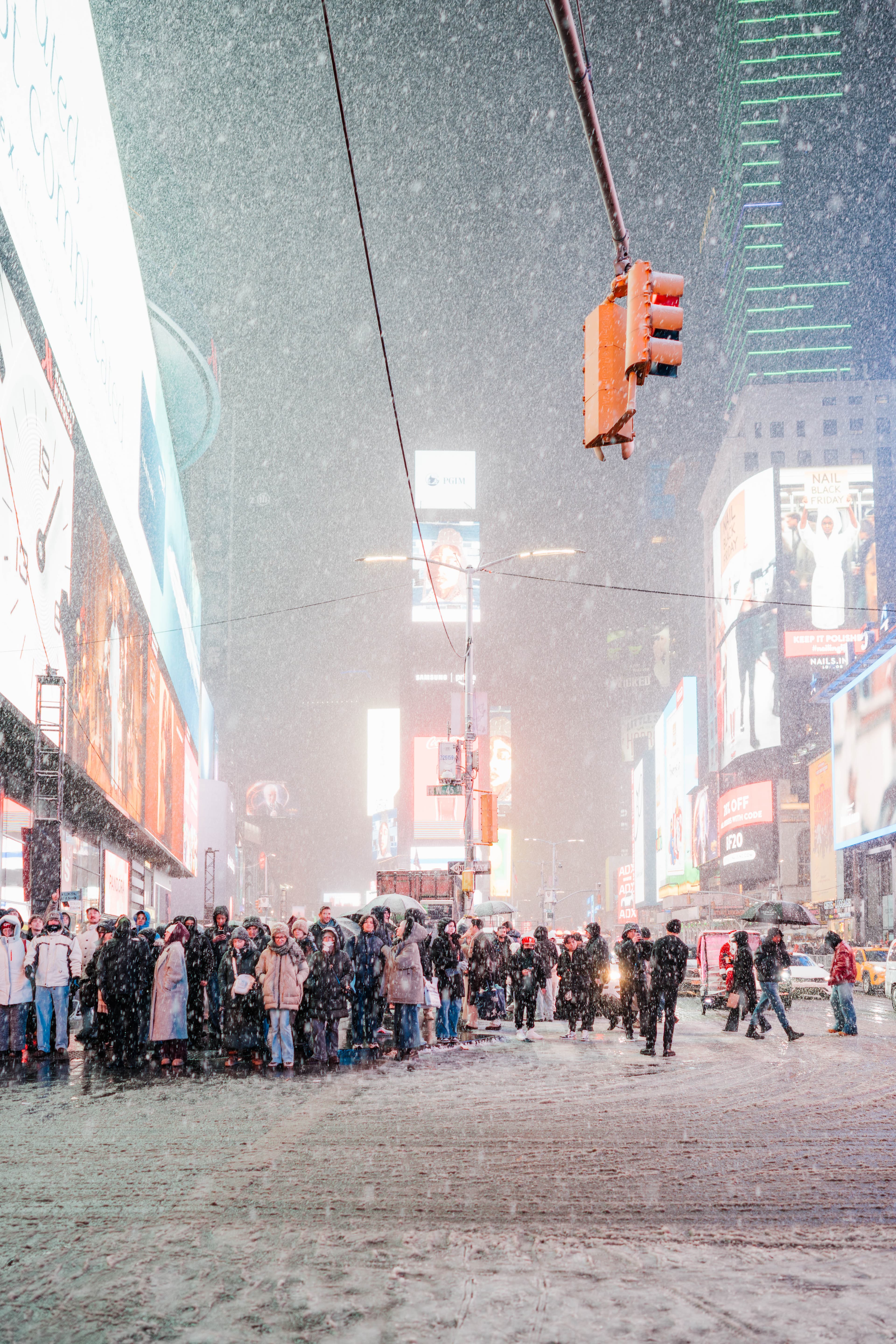 snow_times_square_people