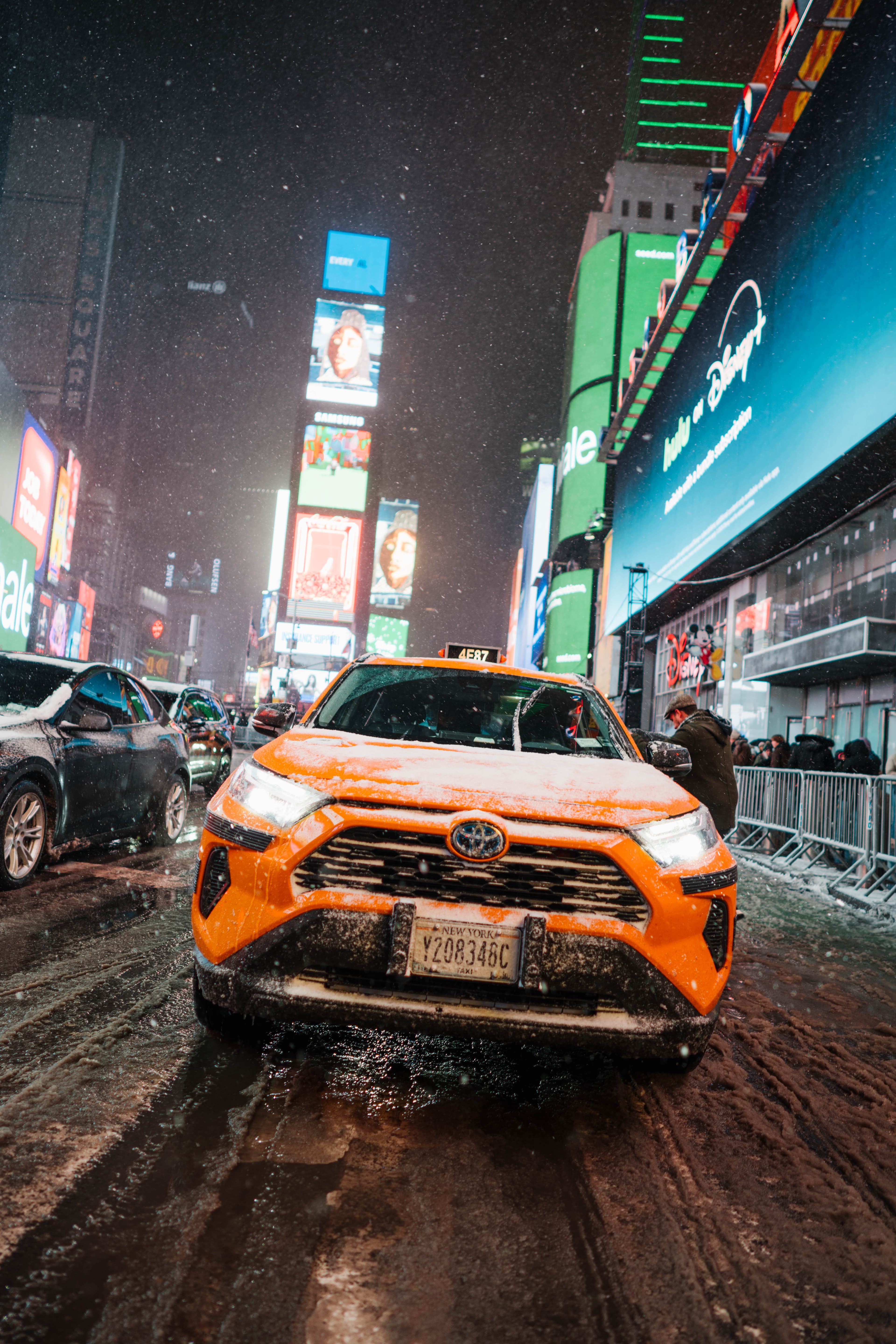 snow_times_square_taxi